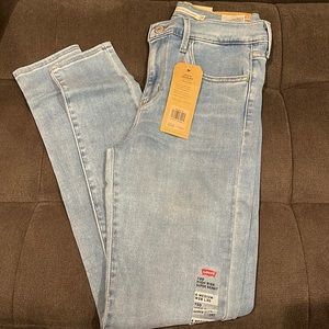 LEVI 720 High Rise Super Skinny Jeans